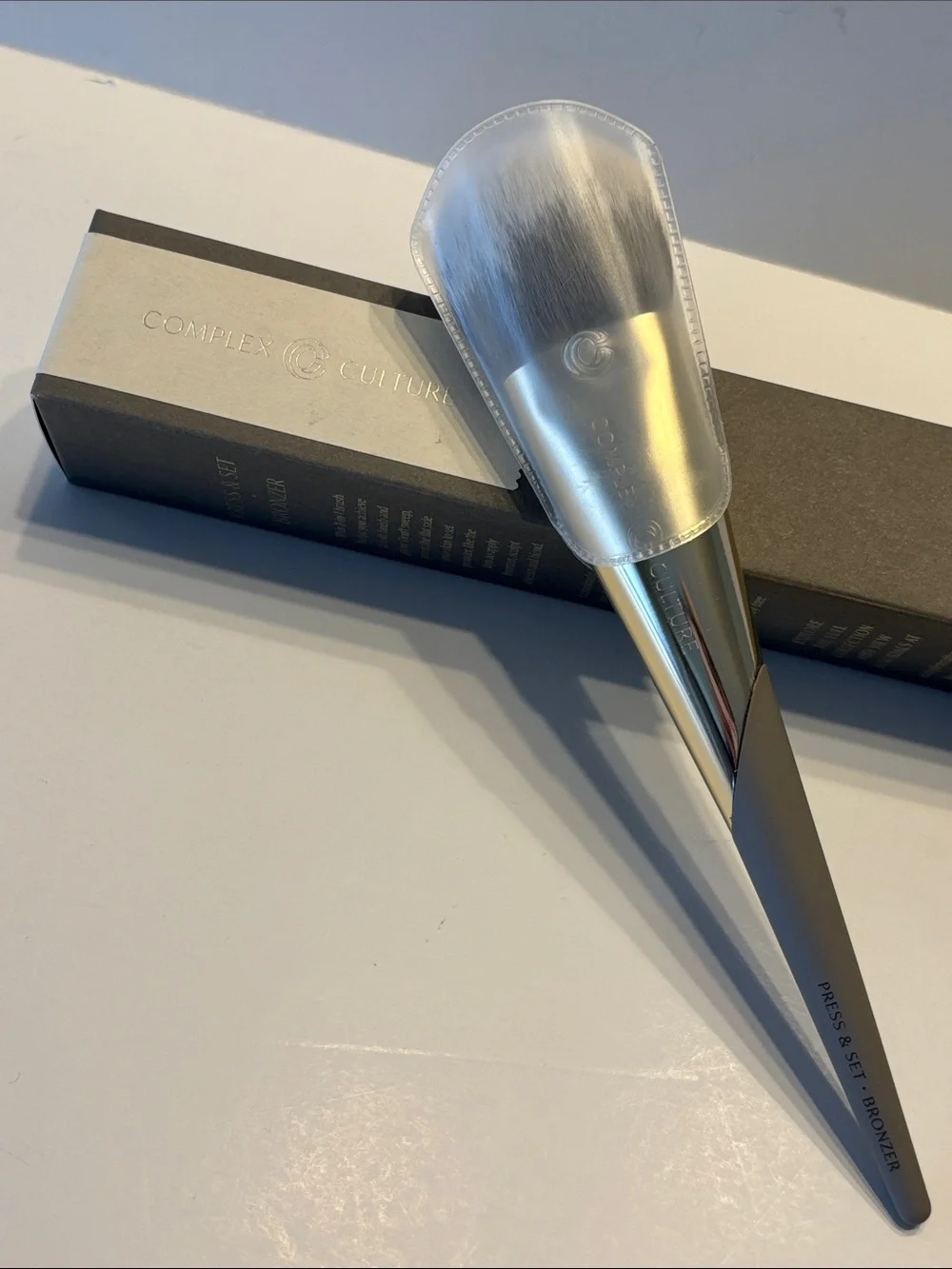 Complex Cutlure Press and Set Bronzer Brush